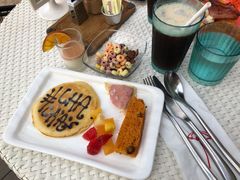 -Cha Cha's Beach Cafe