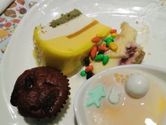 -亚洲国际大酒店·云顶阁旋转自助餐厅