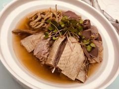 双子百岁鹅-双子楼大酒店(城开国际写字楼店)