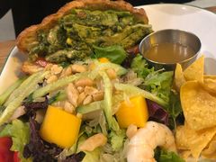 青酱鸡肉可颂三明治配冰草沙拉-HELLO 27 意面·沙拉·帕尼尼