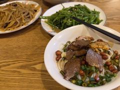 -牛八宝桂林米粉(八里庄店)