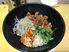 -两勺子一碗口水鸡拌面