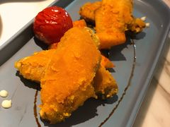 蜜桃经典蛋黄鸡翅-蜜桃花开·中西融合菜E&W(南长街店)