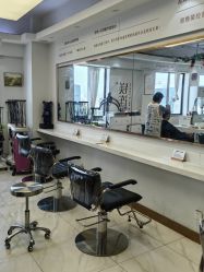 -镁连社·美联社