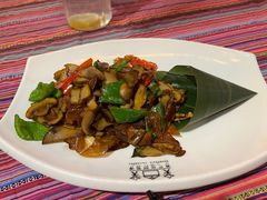 -香巴拉云南餐厅(华莱坞店)