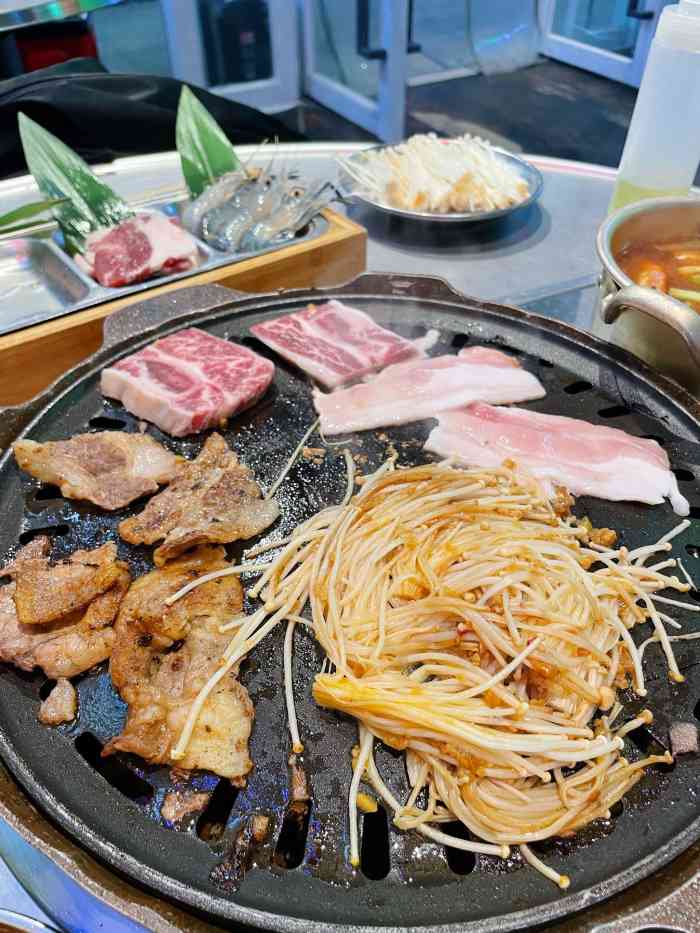 不二烤肉61和牛烤肉(星光店)-"[薄荷]环境:星光大道三楼,肉蟹煲上面