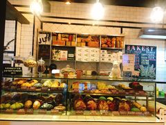 面包甜点陈列柜-Juicy Bakery(大学路店)
