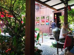 -Dash Teak House