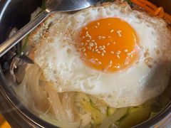 传统石锅拌饭-唯成•韩国炭火烤肉 유성고기