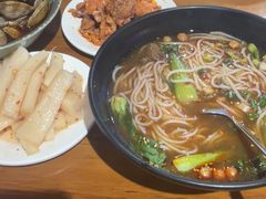 -爆炸头阿姨小四川正宗川味小吃(无任何分店)