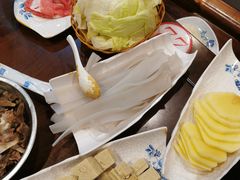 -亿诣蝎府炸酱面羊蝎子火锅(酷车小镇店)
