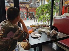 靠窗位-老牌坊•鲁菜名店•地道济南菜(大观园商埠店)