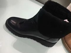 -UGG(燕莎奥特莱斯购物中心店)