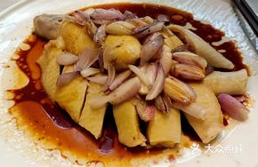 Red Onion Poached Free-Range Chicken