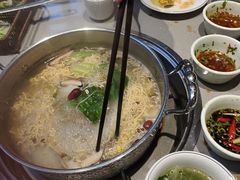 -四点金粥底火锅(沂州里店)