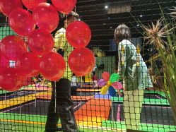 -蹦蹦跳跳(新奥购物中心店)