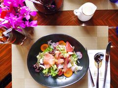 古法烟熏莳萝草三文鱼沙拉-YUE·6·西式融合餐厅(外滩六号店)