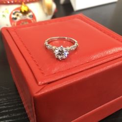 -威德钻石-克拉钻大本营(南京东路店)