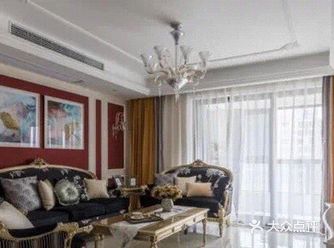 128平现代风三居室，卫生间是以墨绿色地墙砖为主，非常舒适