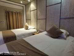 -艺漫酒店(苏州寒山寺狮山路地铁站店)