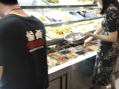 -愉肴麻辣香锅(中山路店)