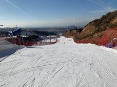 -采薇庄园四季滑雪场