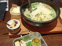 -银米·云南传统过桥米线(双廊黑金冠店)