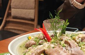 Thai Slow-Cooked Green Juice Pork Ribs