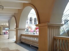 -王府井奥莱临潼小镇(临潼店)