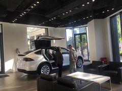 -TESLA 特斯拉(上海太古汇体验店)