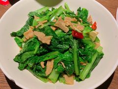 油渣炒青菜-KŌNG胶东小馆·酒馆(华熙店)