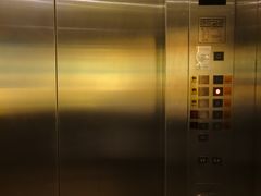 电梯-莫泰酒店(上海虹桥北新泾地铁站天山路店)