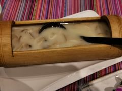 -香巴拉云南餐厅(华莱坞店)