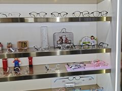 -视野联行眼镜•蔡司•依视路(温江店)