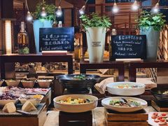 冷盘沙拉-松山湖凯悦酒店·Café自助餐厅·周末火舞秀表演