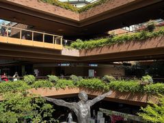 -瑞虹新天地月亮湾
