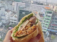 -Bánh Mì Huynh Hoa