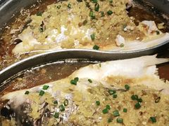 -阿瓦山寨·湘菜现炒·剁椒鱼头王(咸阳总店)