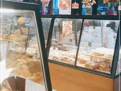 面包甜点陈列柜-Dough&Joe团憩(瑞虹天地月亮湾店)