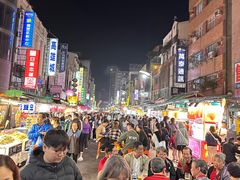 -六合夜市