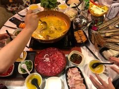 浓厚原只鸡煲花胶汤-鲜入围煮花胶鸡海鲜火锅