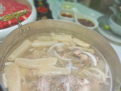 -洪氏嗨捞·广东猪肚鸡·椰子鸡火锅(西咸万象城店)