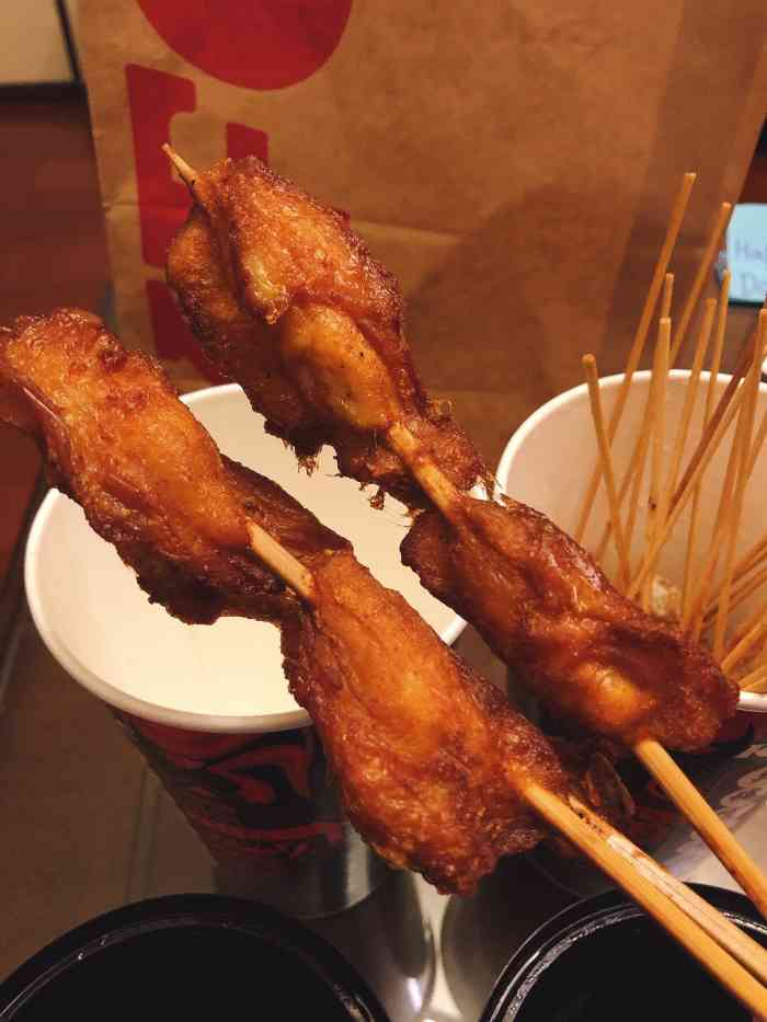 深夜想吃烧烤又怕不卫生,那就来两桶肯德基的串串吧……  「新奥尔良