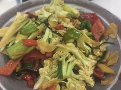 -三江源美食城