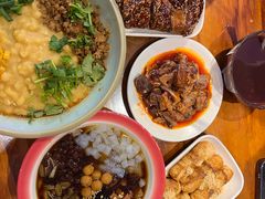 -爆炸头阿姨小四川正宗川味小吃(无任何分店)