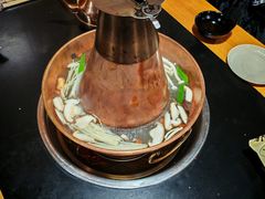 -果松木炭酸菜铜火锅·外婆参鸡汤