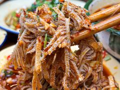 -拈签一笑黄牛肉辣卤串串