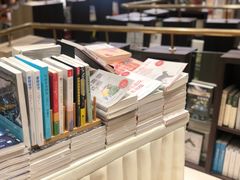 -钟书阁(群光广场店)
