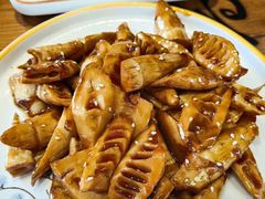 油焖春笋-五谷粮煎饼卷大葱(景星店)