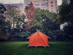 -Nathalie Djurberg与Hans Berg“牛皮纸包裹的月亮”-Prada荣宅当季展览